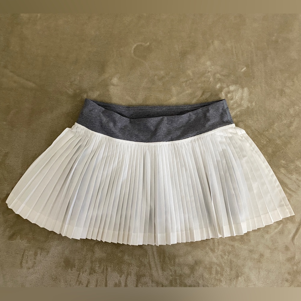 Lululemon Pleat To Street Skirt White size 6 EUC